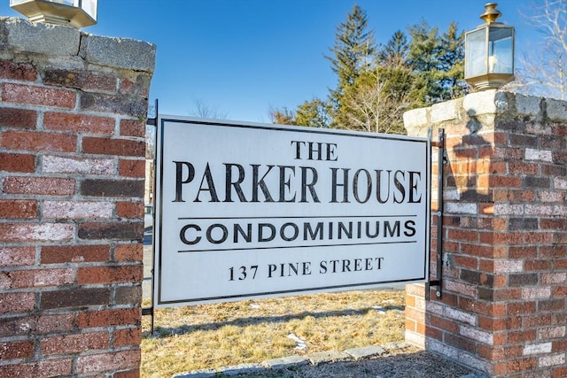 view of community / neighborhood sign