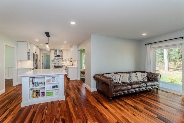 living room with recessed lighting, baseboards, and dark wood-type flooring
