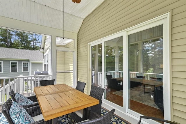 sunroom with lofted ceiling