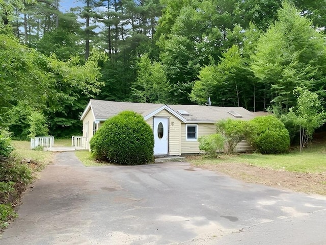 view of front of property