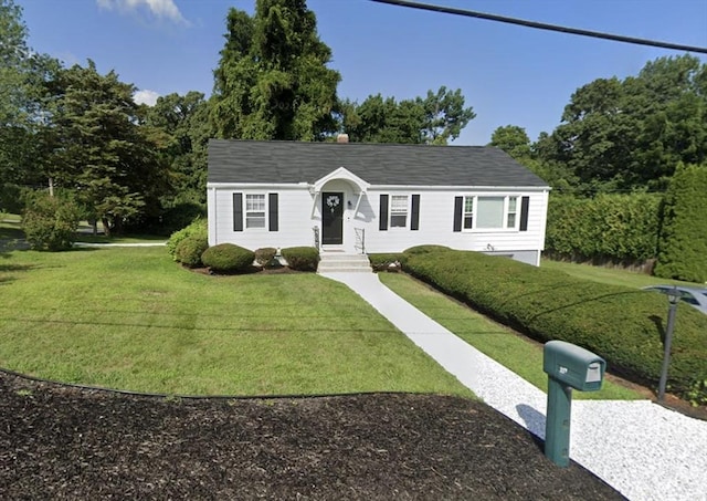 view of front of home featuring a front yard