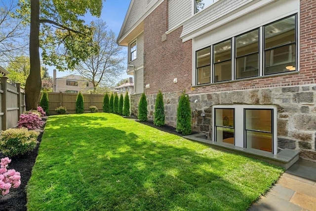 view of yard featuring a fenced backyard
