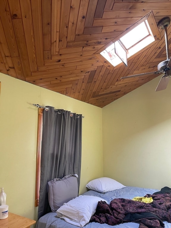 bedroom with a skylight and ceiling fan