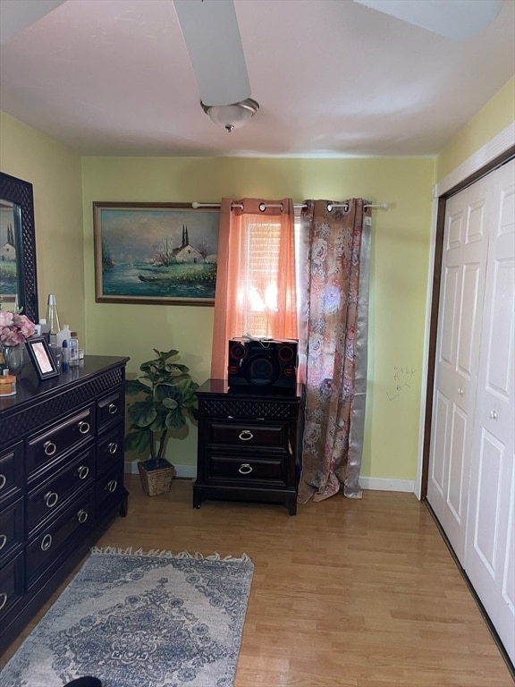 sitting room with light hardwood / wood-style flooring