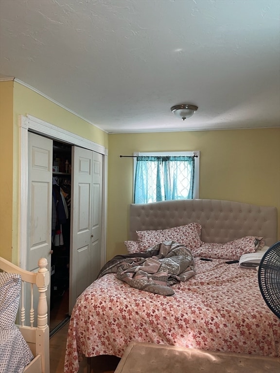 bedroom featuring a closet