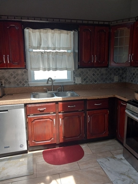 kitchen with sink, stainless steel appliances, and backsplash