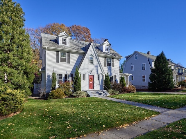 view of front of home featuring a front lawn