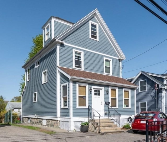 american foursquare style home featuring entry steps