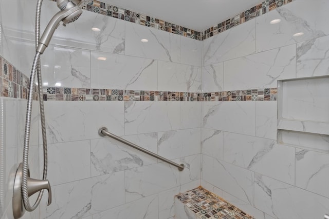 bathroom featuring tiled shower