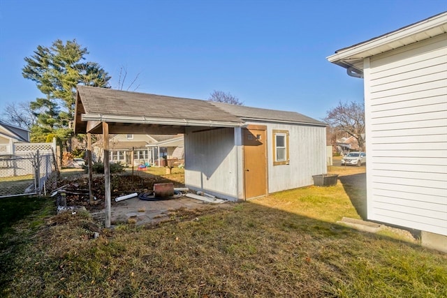 view of outdoor structure with a yard