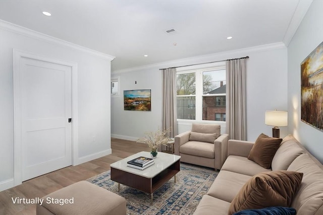 living room with crown molding, visible vents, wood finished floors, baseboards, and recessed lighting