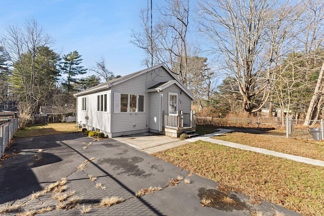 view of front of home with a front yard