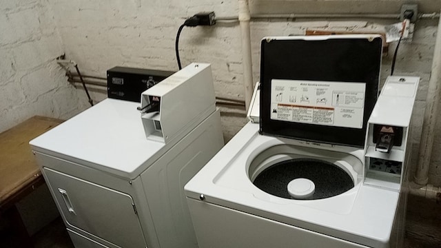 laundry room featuring washer / dryer