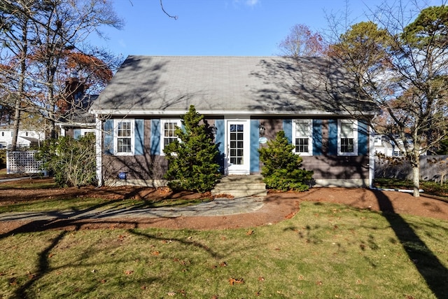 view of front facade featuring a front lawn