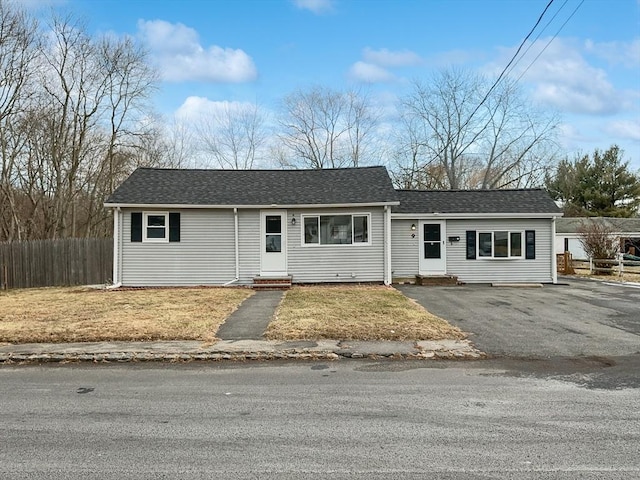 view of front facade with a front lawn