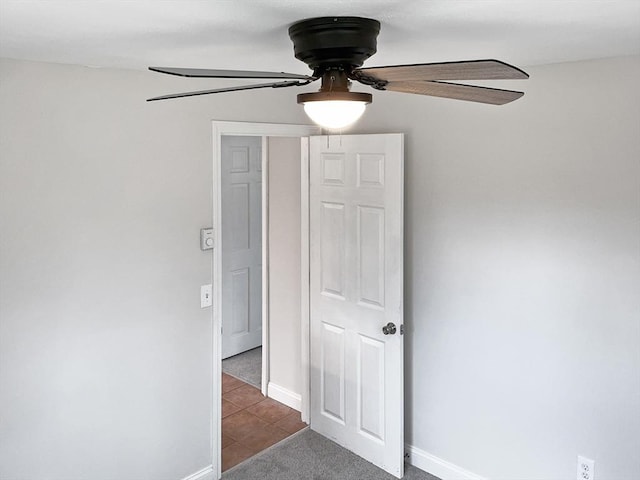 carpeted empty room featuring ceiling fan