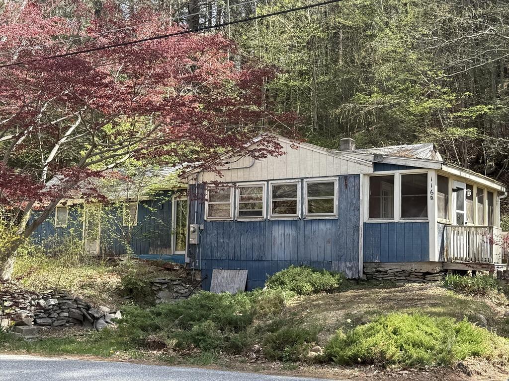 view of side of property