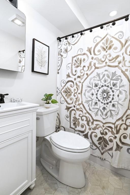 34 Bayview Ter Unit 3, Danvers, MA 01923 - full bath featuring toilet, vanity, and curtained shower