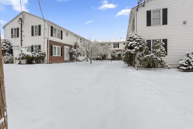 view of yard layered in snow