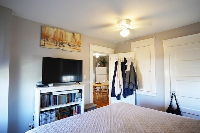 bedroom featuring ceiling fan and freestanding refrigerator