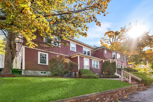 view of front of house with a front lawn