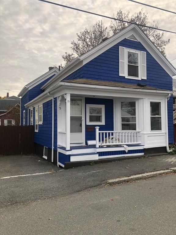 view of front of home featuring covered porch