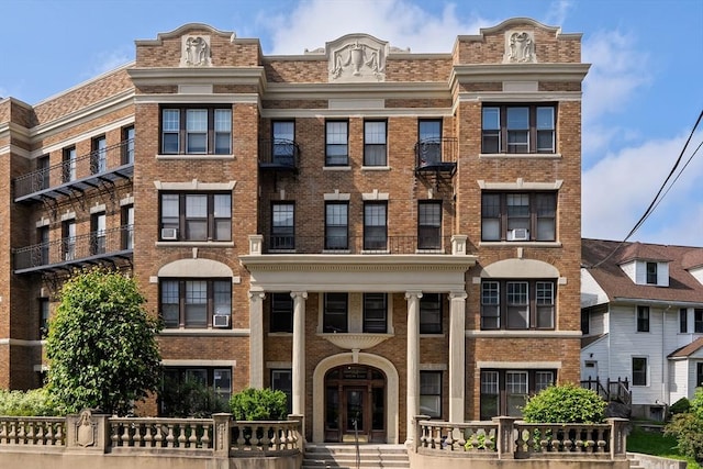 32 Sidlaw Rd Unit 14, Boston, MA 02135 - view of building exterior with a fenced front yard