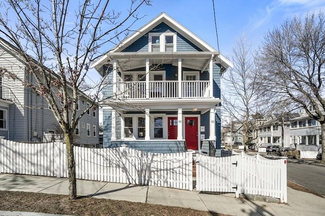 view of front facade featuring a fenced front yard and a balcony