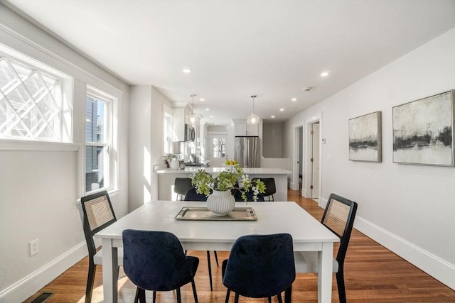 dining room featuring light wood-style flooring, visible vents, baseboards, and recessed lighting