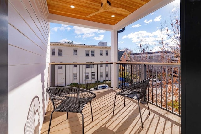 balcony featuring ceiling fan