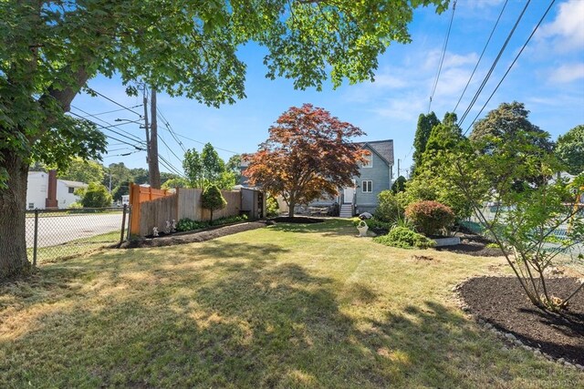 91 Bartholomew St, Peabody, MA 01960 - view of yard