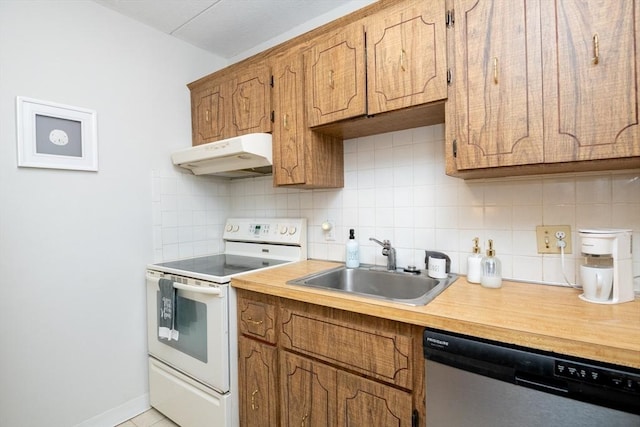 kitchen with backsplash, under cabinet range hood, dishwasher, white electric range oven, and a sink