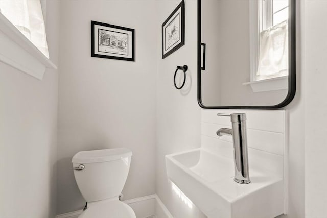 301 Pond St, Boston, MA 02130 - bathroom featuring baseboards and toilet
