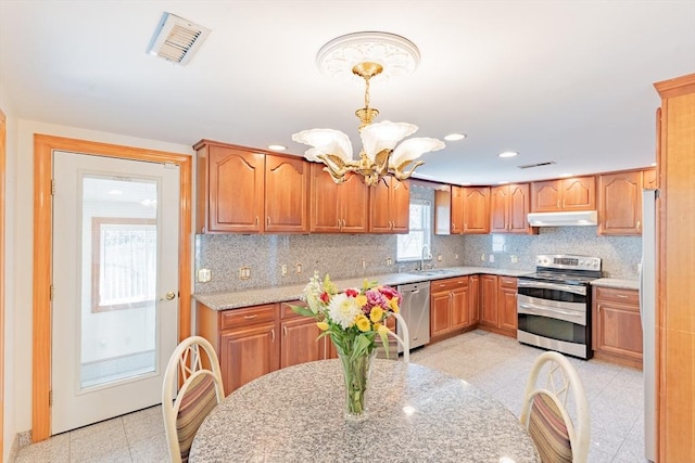 kitchen with visible vents, under cabinet range hood, a chandelier, a sink, and stainless steel appliances