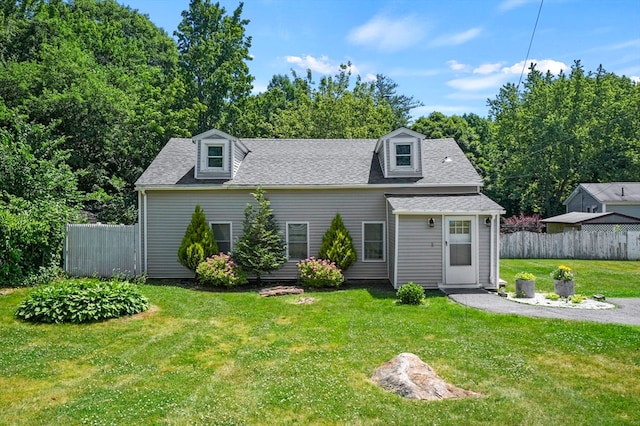 cape cod home featuring a front yard