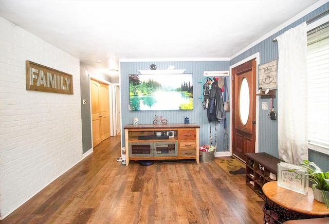entryway featuring wood finished floors and baseboards