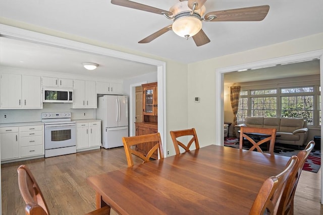 dining area featuring dark wood-style flooring and a ceiling fan
