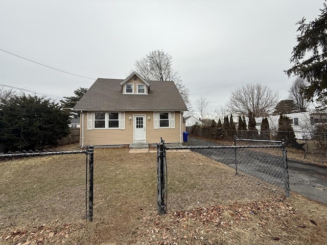 view of front of house with roof with shingles and a fenced front yard