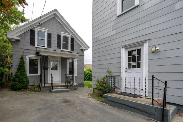 338-340 Main St, Fairhaven, MA 02719 - entrance to property