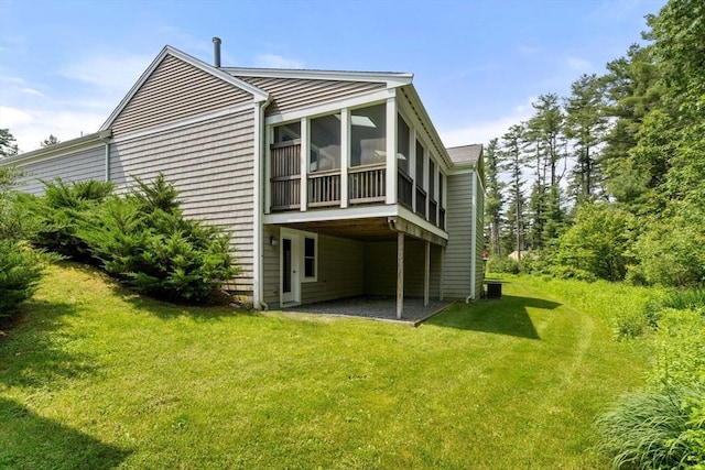 40 Tall Pine Dr Unit 18, Sudbury, MA 01776 - rear view of property with a sunroom and a yard