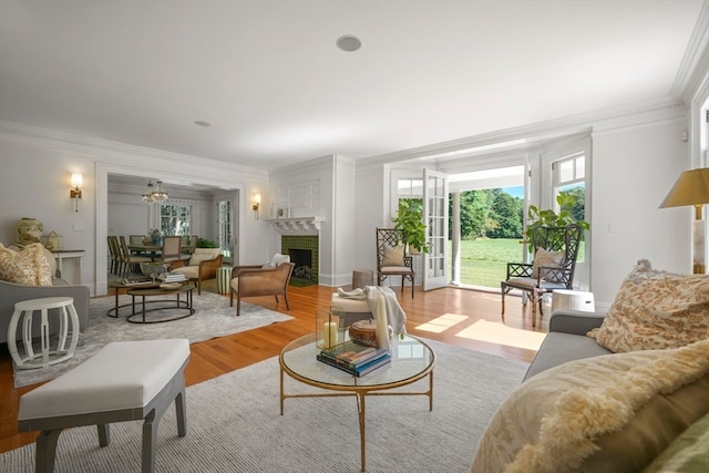 living room featuring light hardwood / wood-style floors and crown molding