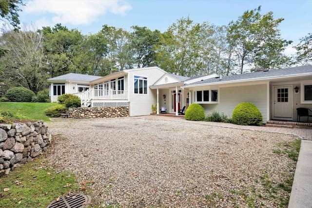 single story home with a front yard