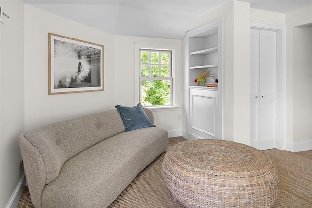 14 Dodges Row, Wenham, MA 01984 - living area with baseboards and lofted ceiling