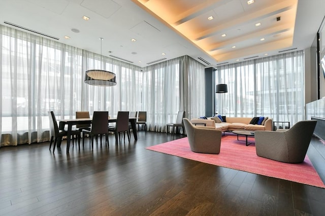 common area featuring floor to ceiling windows