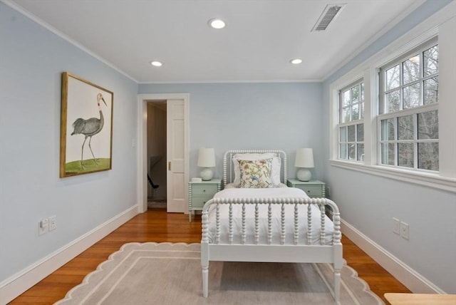 bedroom featuring recessed lighting, wood finished floors, visible vents, and baseboards