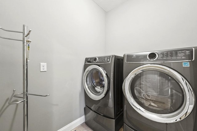 10 Stone St Unit 1, Auburn, MA 01501 - laundry area featuring independent washer and dryer, laundry area, and baseboards