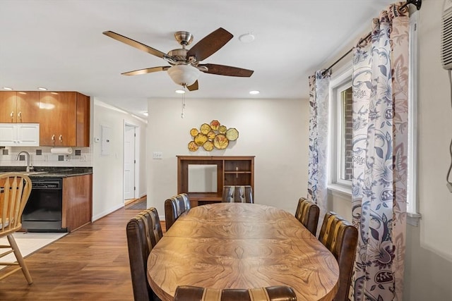 dining room featuring a ceiling fan, recessed lighting, and light wood-style flooring