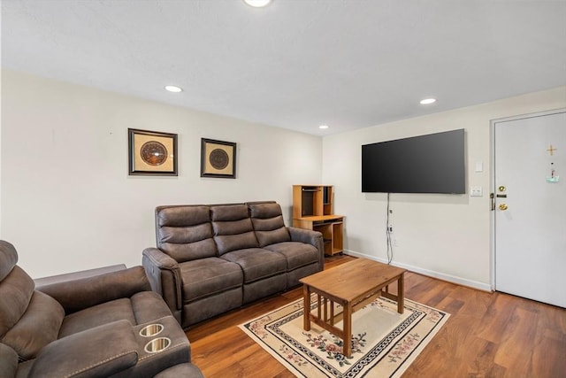 living area featuring baseboards, recessed lighting, and wood finished floors