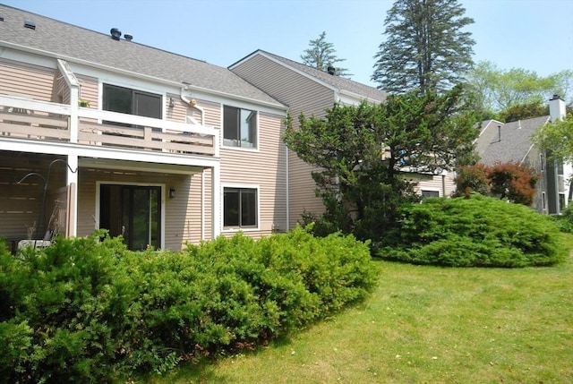 19 Concord Greene Unit 3, Concord, MA 01742 - back of property with a balcony and a yard