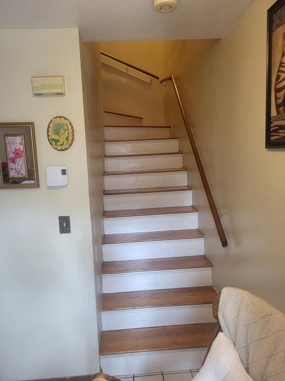 21 Delford Unit 2, Boston, MA 02131 - view of stairway